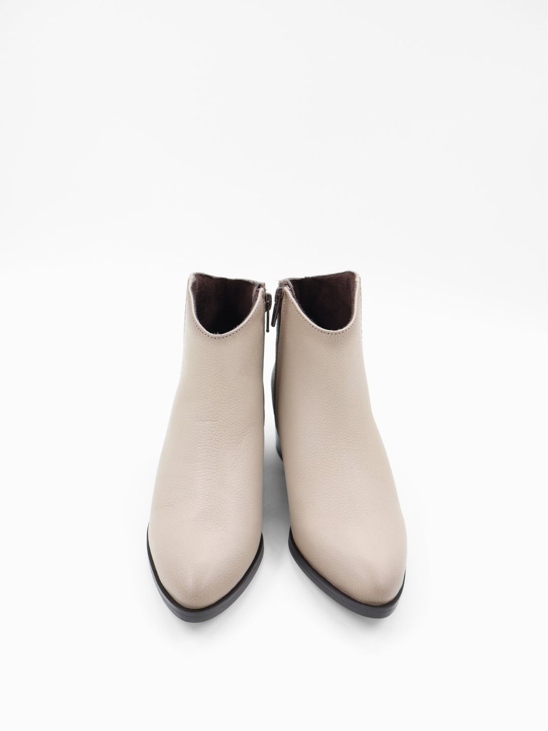 מגפון עור Leonor