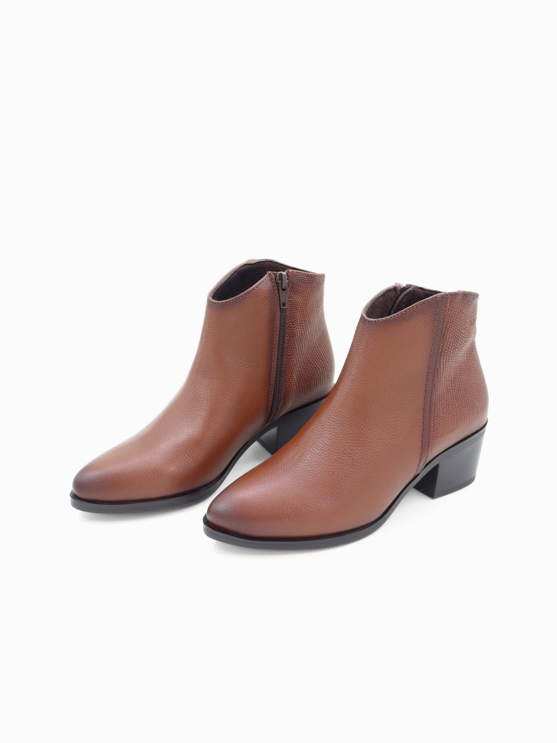 מגפון עור Leonor