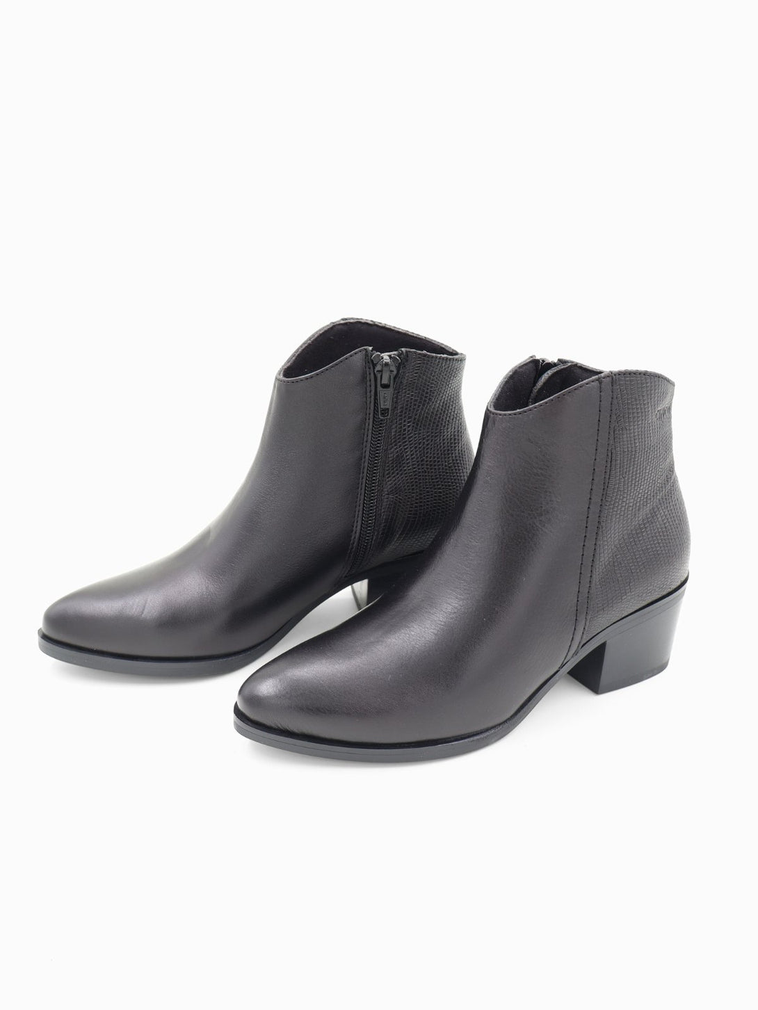 מגפון עור Leonor