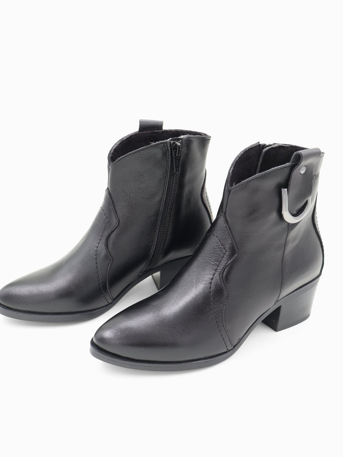 מגפון עור Paula