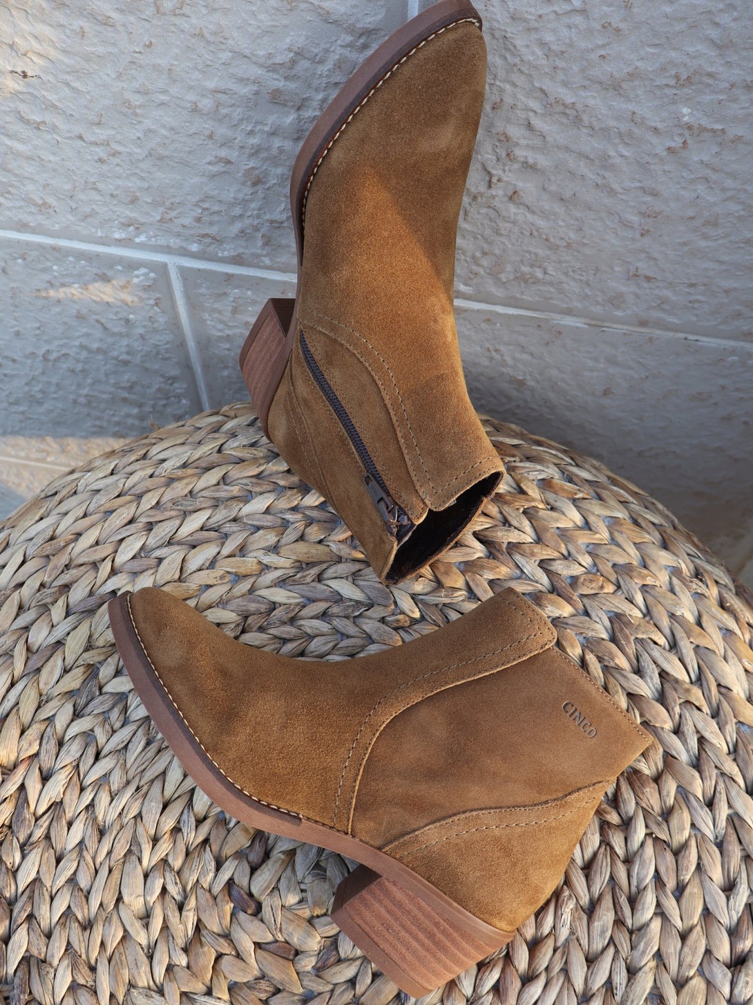 מגפון עור Alexia