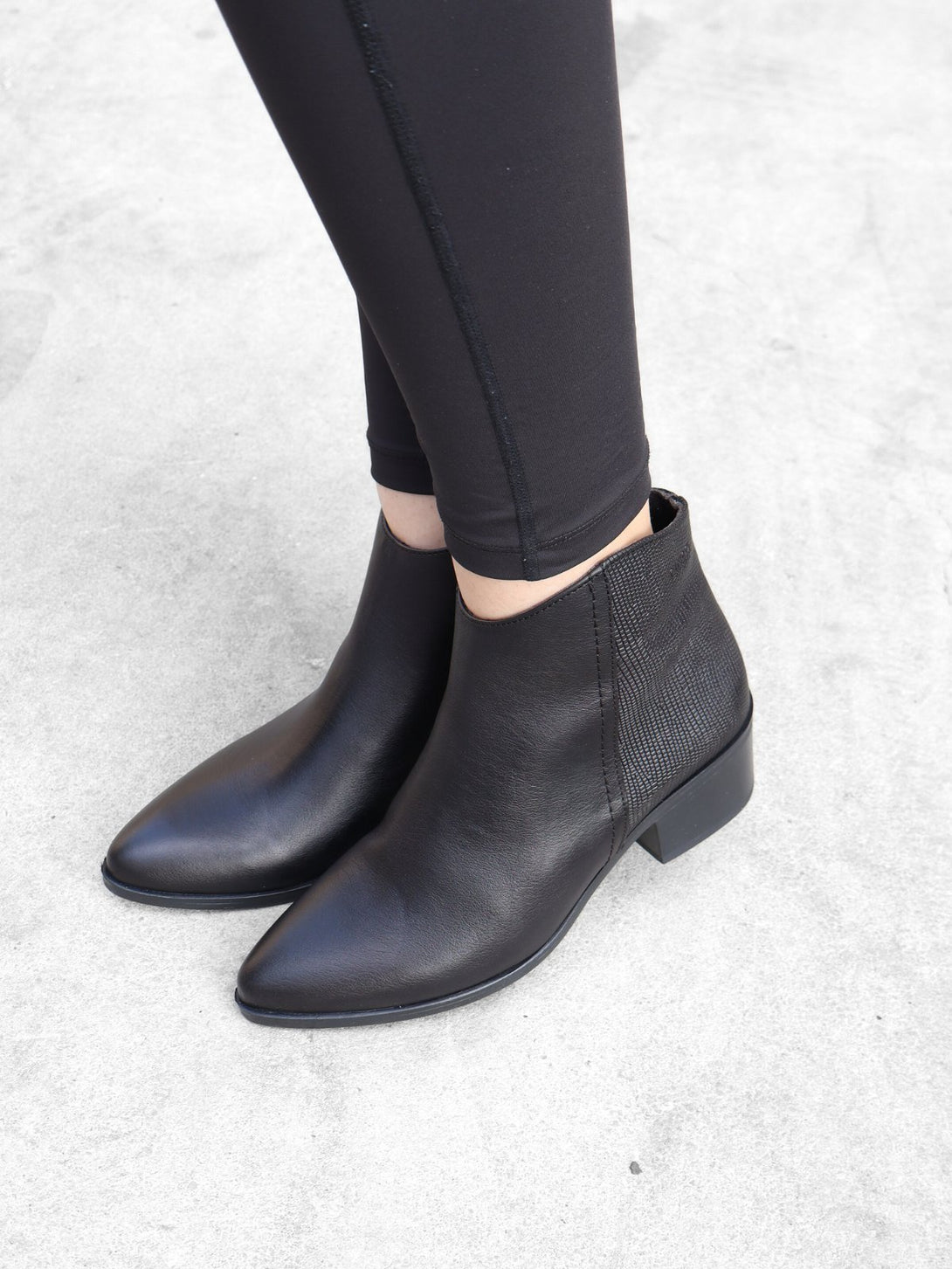 מגפון עור Leonor