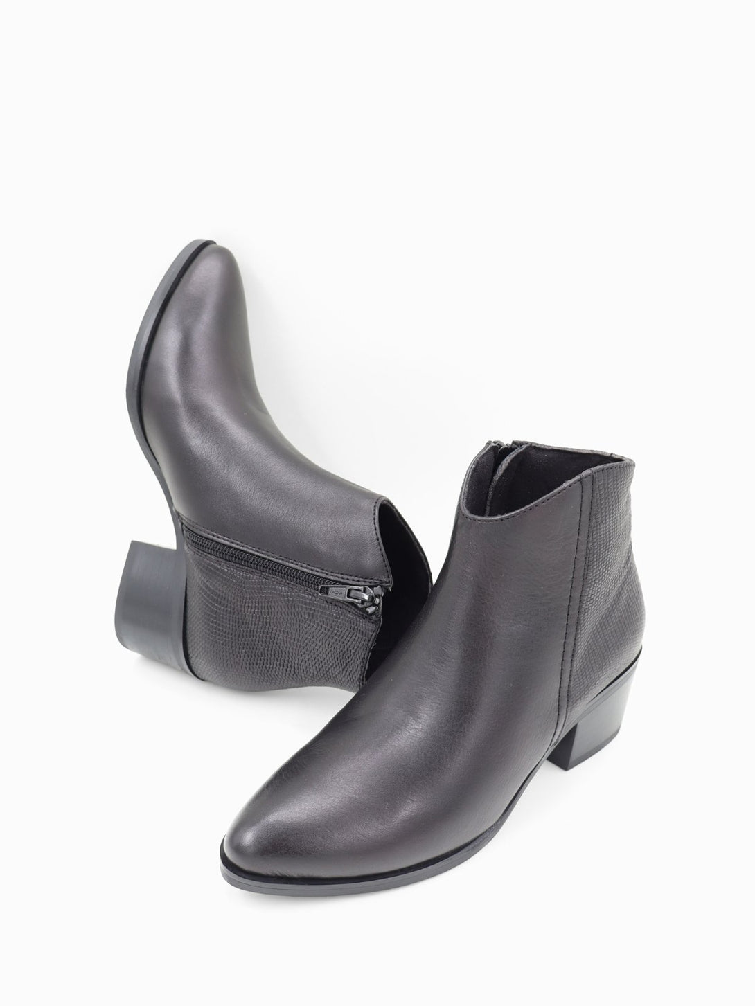 מגפון עור Leonor