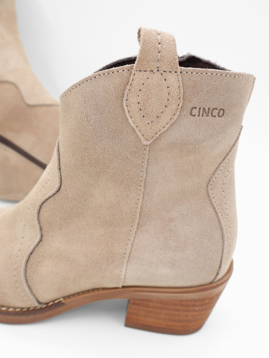 מגפון עור Alina