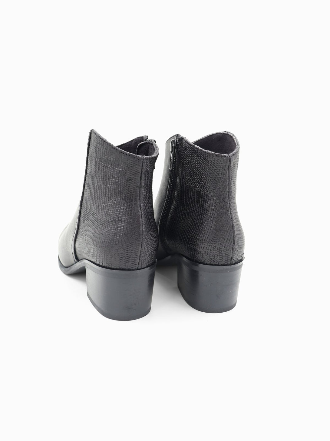 מגפון עור Leonor