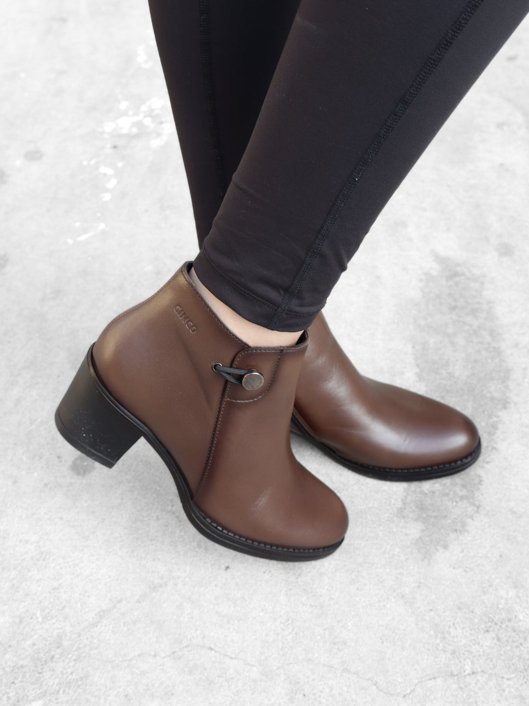 מגפון עור Julia